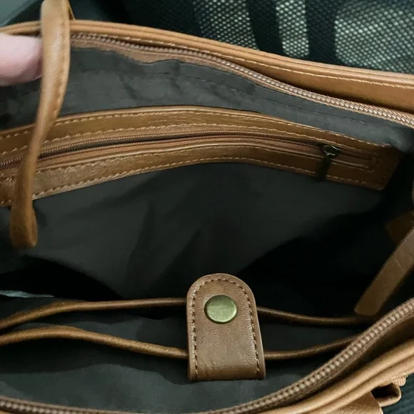 Medium Size Crossbody NWT - Picture 5 of 7